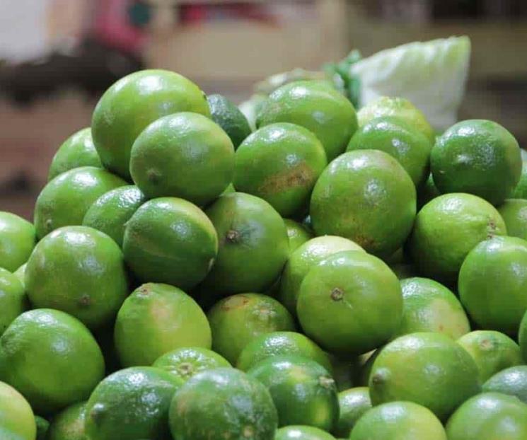 Comerciantes compran limón a 44 y lo venden a 80 pesos