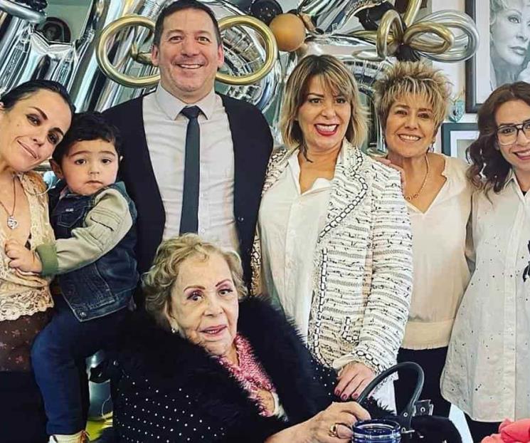 Festeja Ale Guzmán sus 54 años