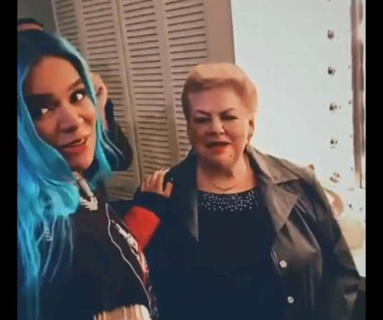 Karol G rinde homenaje a Paquita la del Barrio