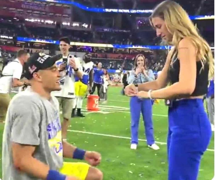 Se corona campeón de la NFL y le propone matrimonio a novia