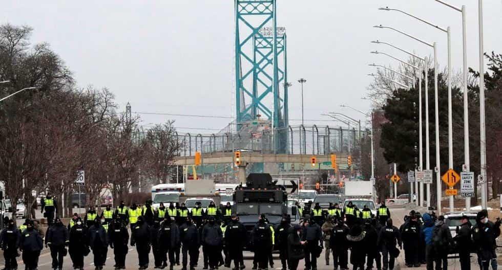 Aceptan reabrir puente fronterizo Canadá-EU