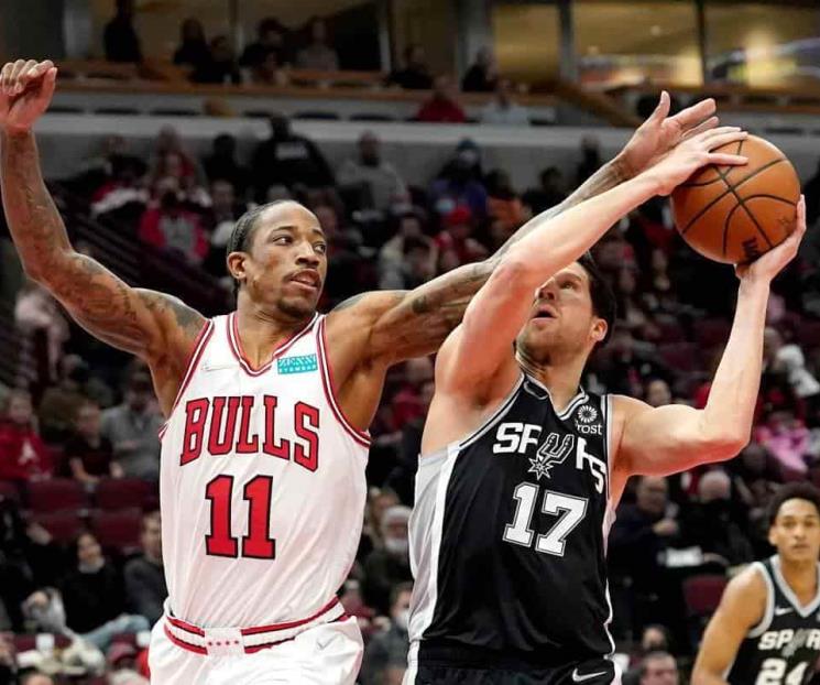 Ganan los Bulls y pelean por liderato en el Este