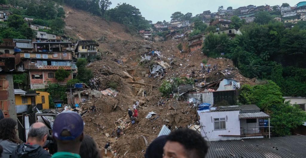 Deslaves y lluvias dejan 78 muertos en Brasil