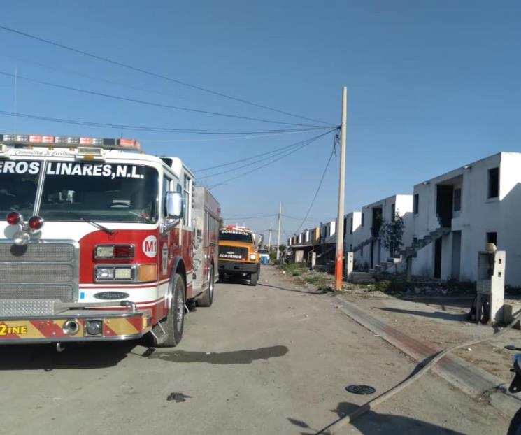 Se incendia vivienda en Linares