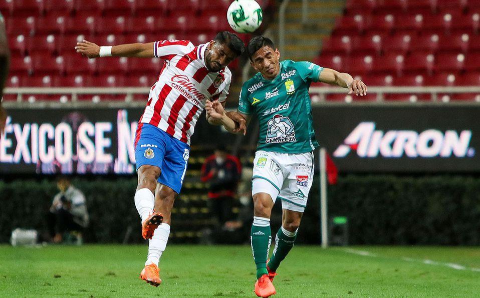 León recibe a Chivas en duelo parejo