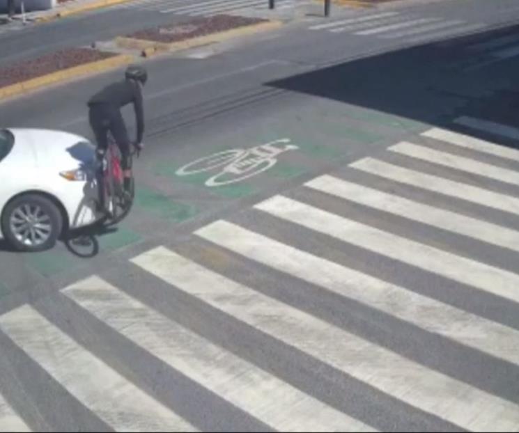 Arrolla conductora a ciclista