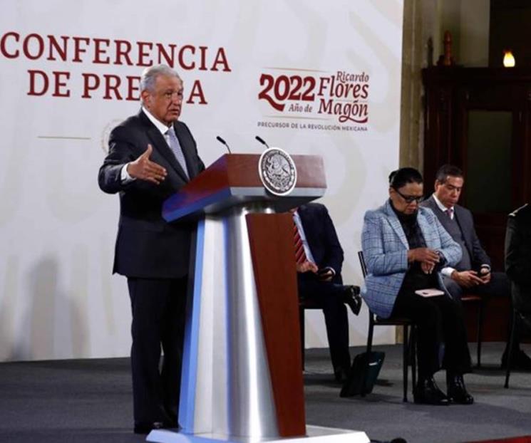 AMLO promociona, otra vez, programas sociales y consulta