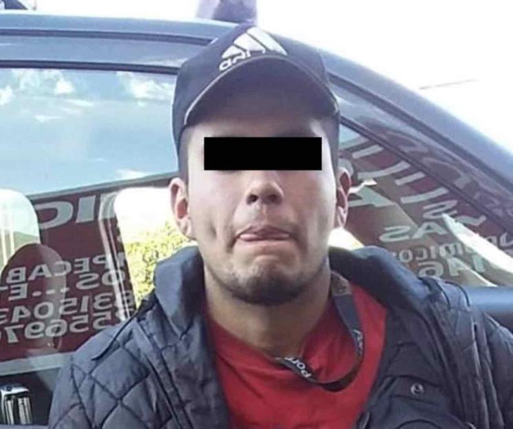 Detienen a joven por poseer droga en Monterrey