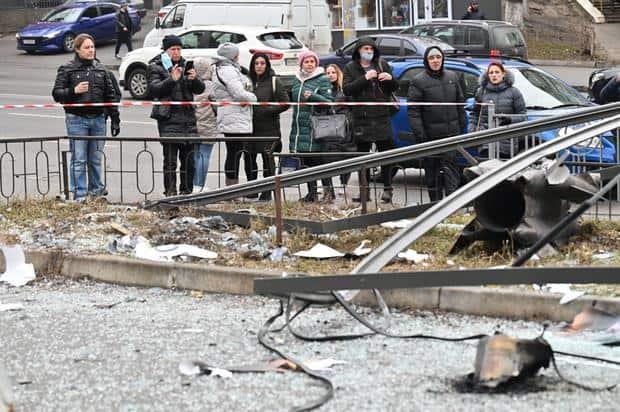 Ucrania pide a civiles a tomar armas contra enemigos rusos