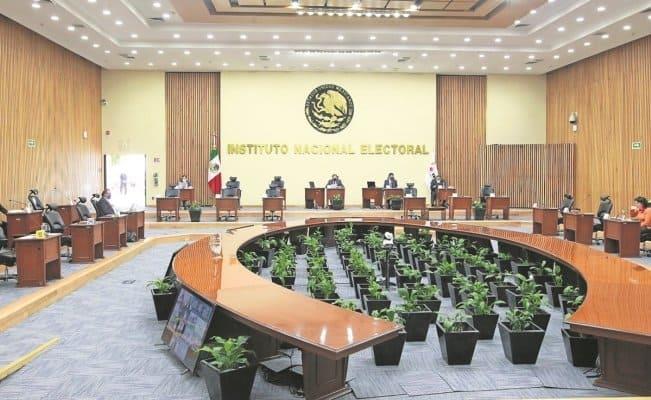 INE multa con 689mdp por irregularidades a partidos