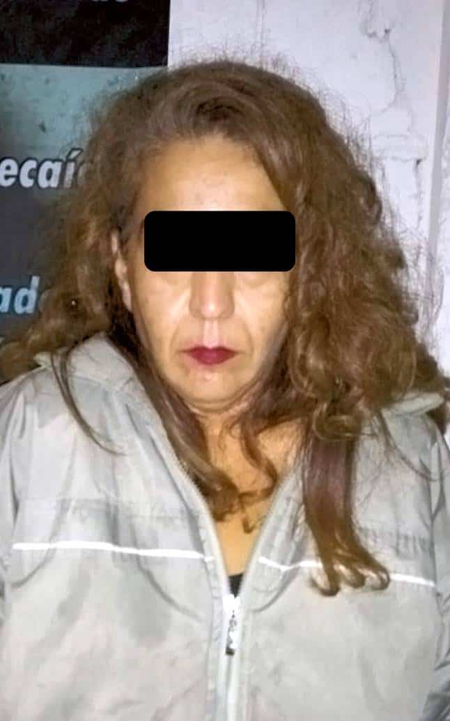 Detuvieron a un hombre y una mujer, acusados por un taxista de aplicación de que lo asaltaron