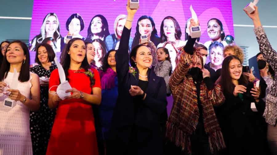 Reciben ganadoras Premio Mujer Tec 2022