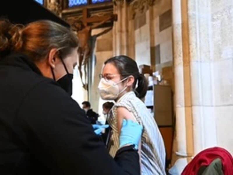 Austria suspende mandato de vacunación