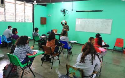 Seguirán escuelas de tiempo completo en Chiapas