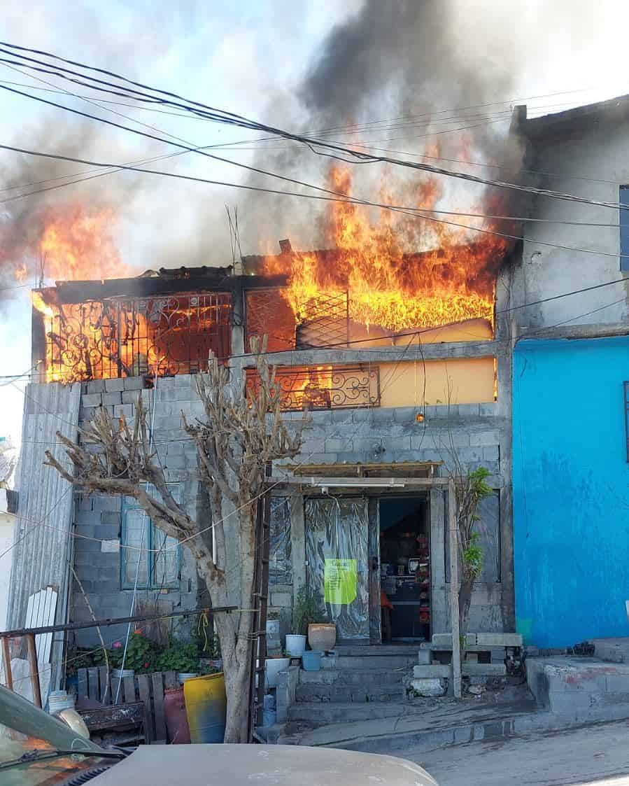 Se registra incendio donde murieron un ama de casa y sus tres pequeños hijos