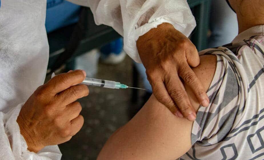 Descartan eficacia de cuarta dosis de las vacunas