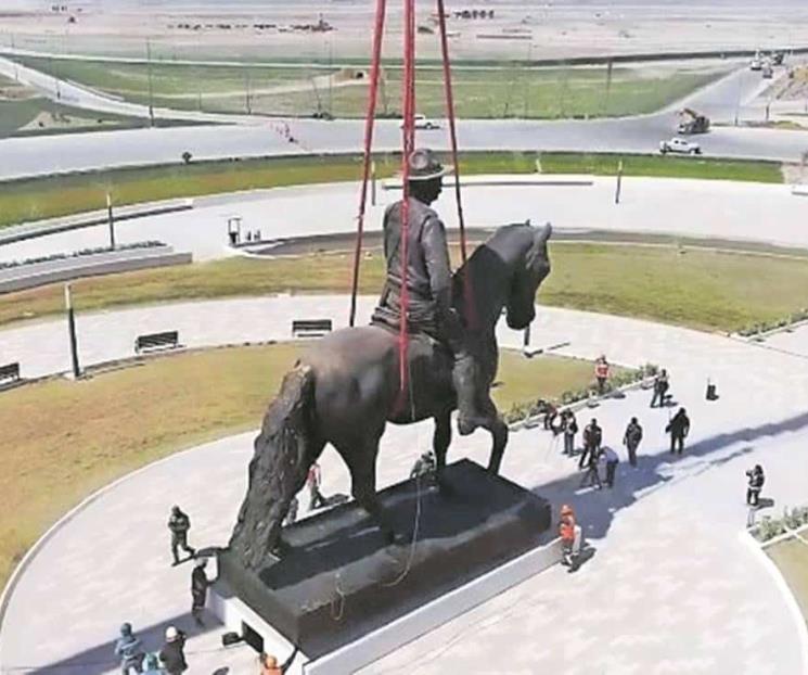 Llega a terminal estatua del general Felipe Ángeles