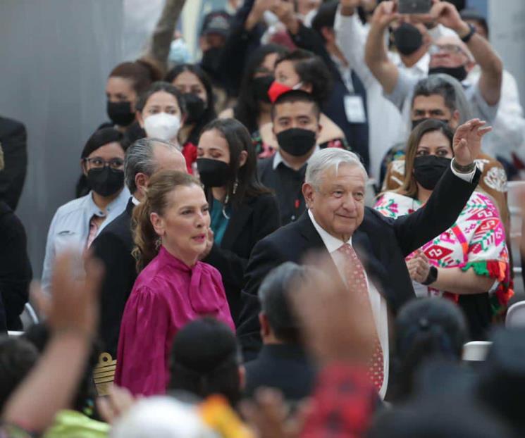 Beatriz Gutiérrez hace chiste a costillas de Peña Nieto