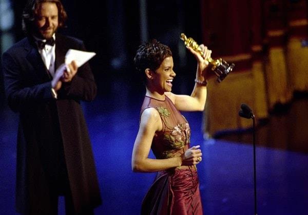 Halle Berry cuestiona a La Academia tras logro en los Oscar