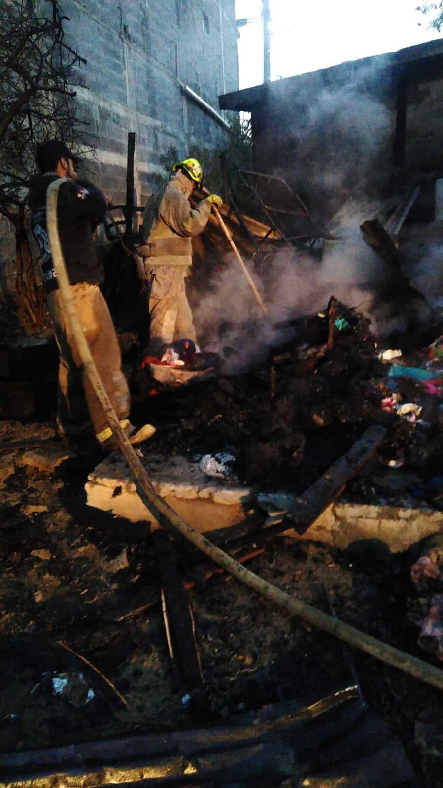 Una familia perdió todas sus pertenencias, al incendiarse su domicilio