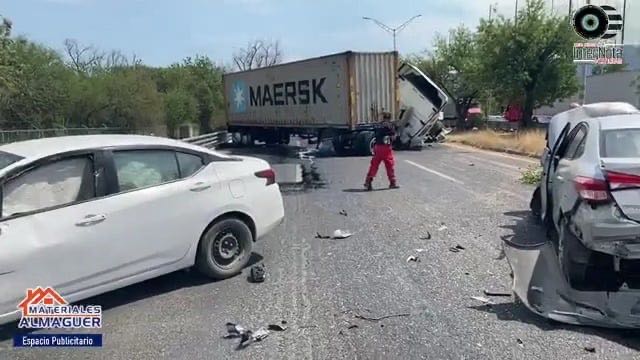 El accidente entre un tráiler y dos vehículos provocó caos vial, en Santiago