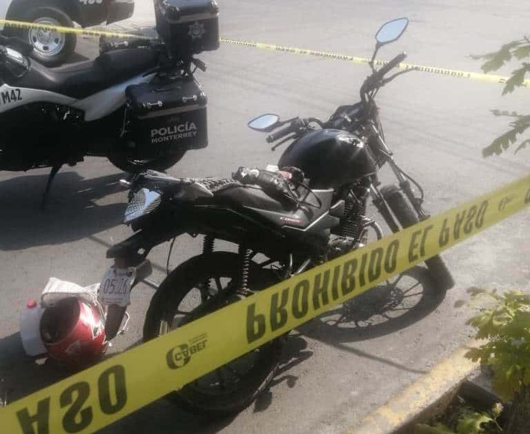 Una pareja fue detenida luego que circularan en una motocicleta a exceso de velocidad y que contaba con reporte de robo