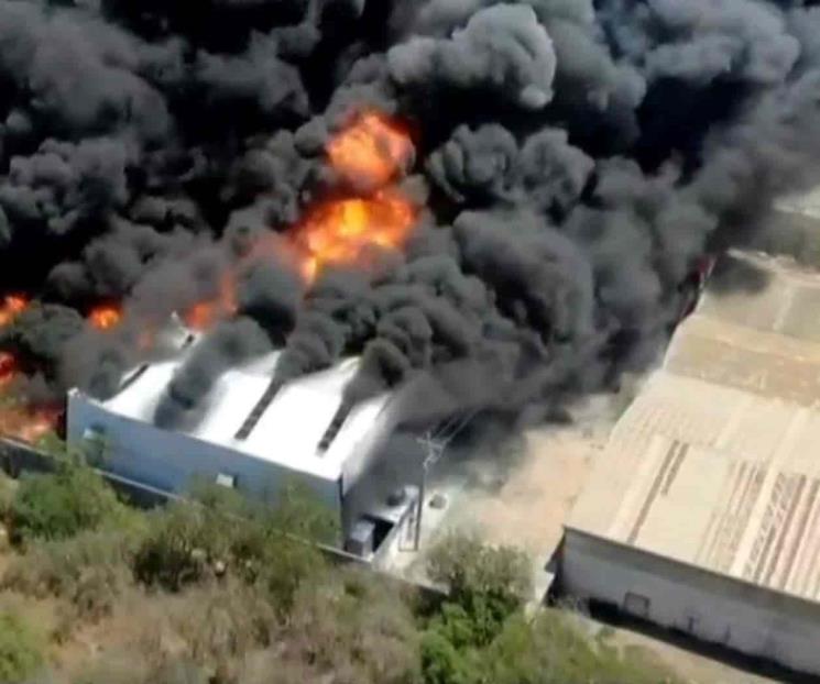 Evacuan a 500 por incendio en parque industrial