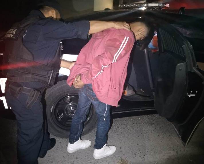 Un menos fue arrestado tras asaltar un hotel del centro de Monterrey y lesionar al encargado a cachazos