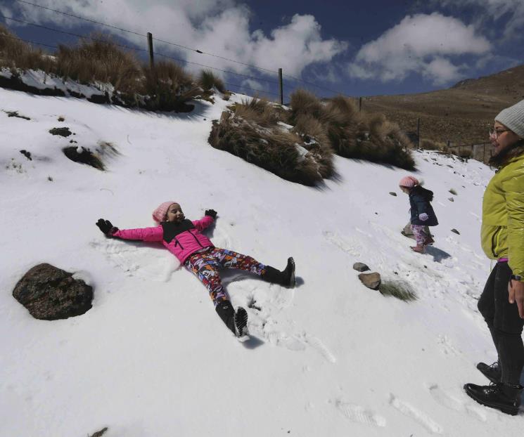 Sorprende volcán Nevado de Toluca cubierto de nieve