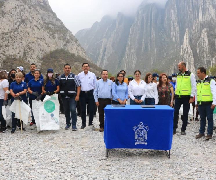 Limpian autoridades de SC La Huasteca en el Día de la Tierra