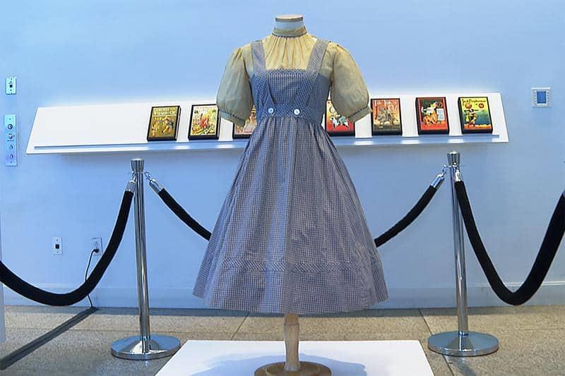A subasta vestido de Dorothy en “Oz”