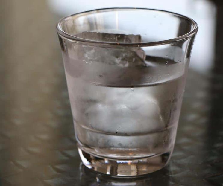 Beneficios de tomar un vaso de agua antes de dormir
