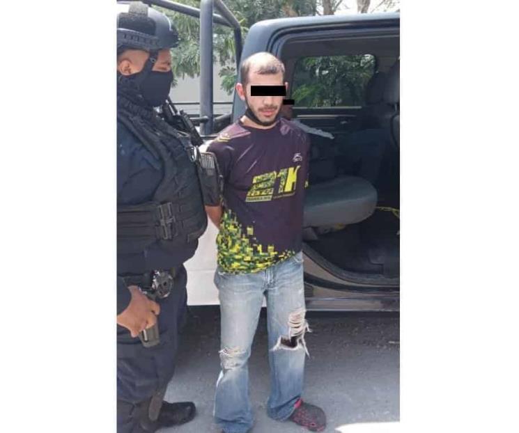Detenidos por posesión de droga y camioneta asegurada