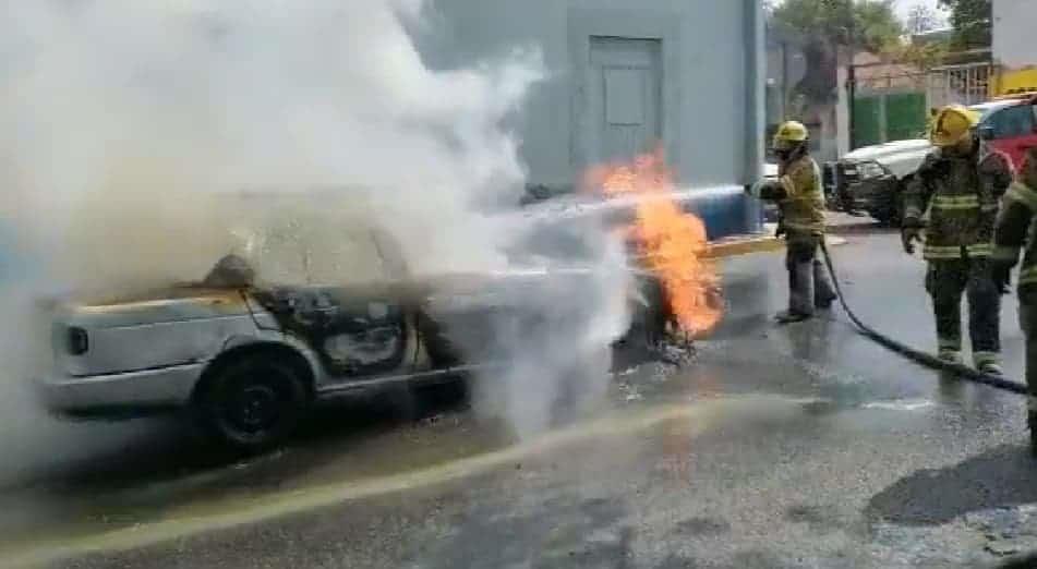 Se incendia auto en la Independencia