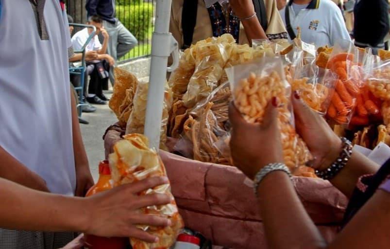 Urge Senado frenar venta de comida chatarra en escuelas