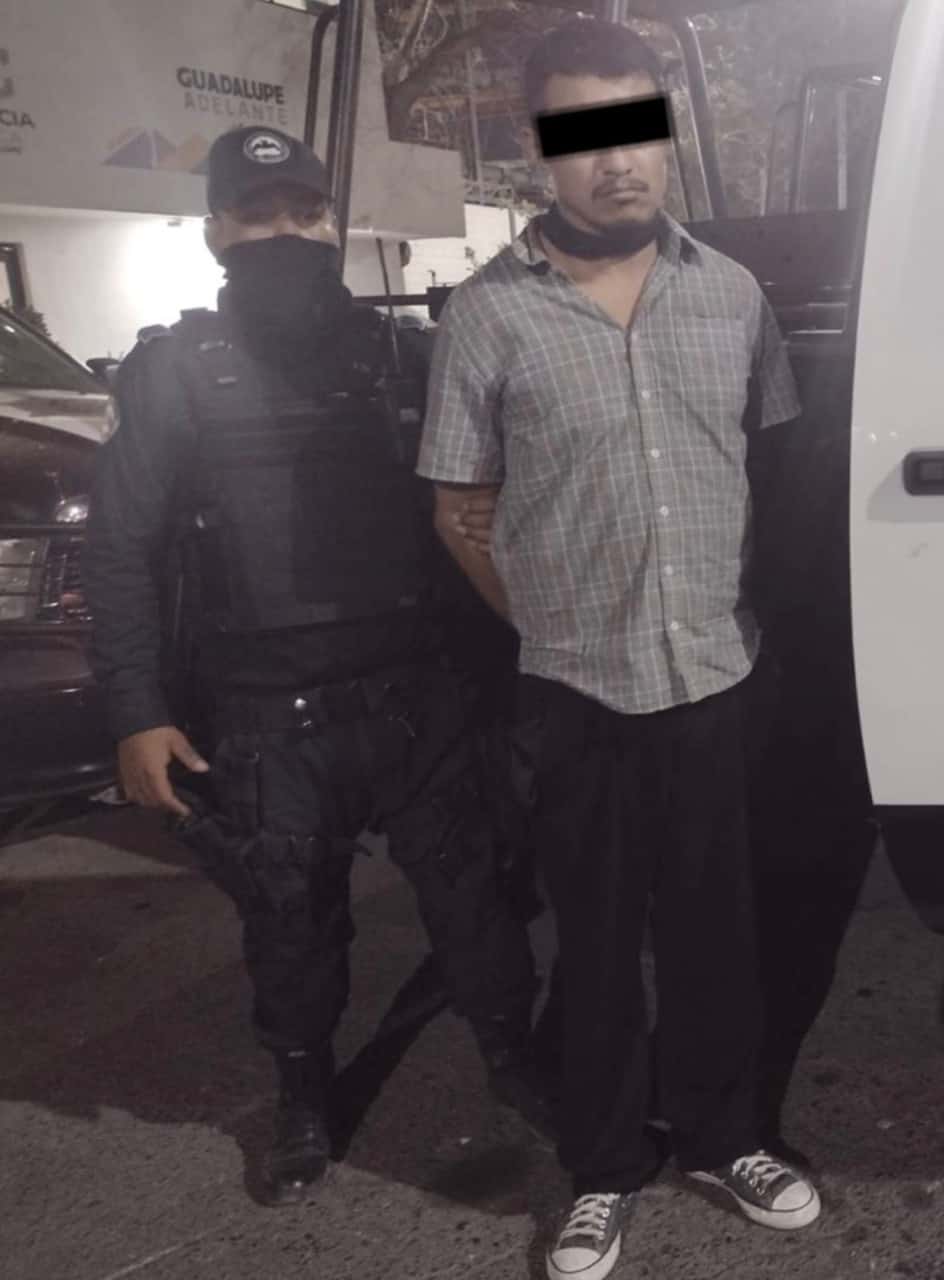 Con droga escondida dentro de una bocina, una pareja que viajaba en una motocicleta fue detenida