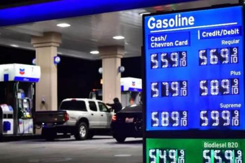 Rebasa precio de gasolina en EU los 32 dólares