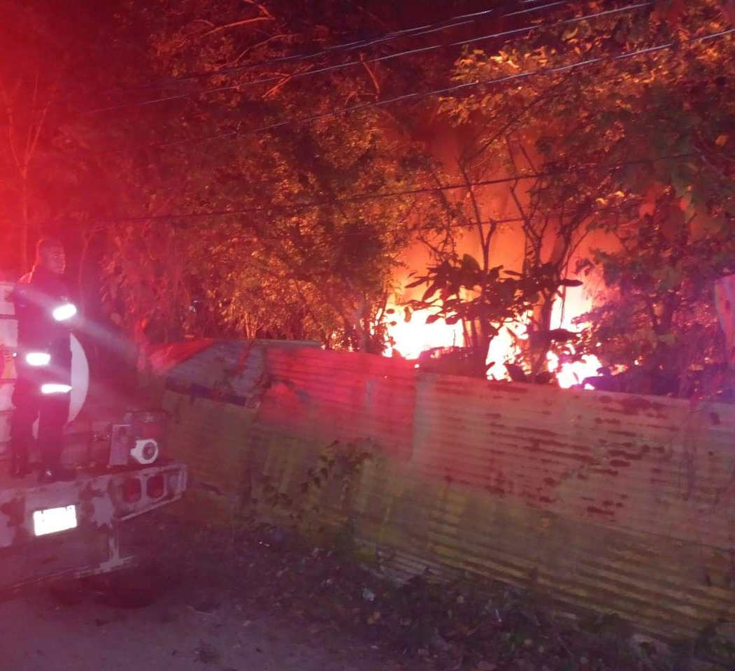 Después de 15 horas, los puestos de socorro, lograron controlar un incendio registrado en el basurero municipal del municipio de Allende