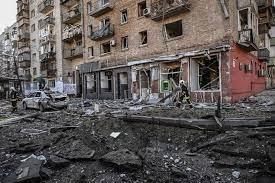 Se rinden ucranianos tras meses de guerra en Mariupol