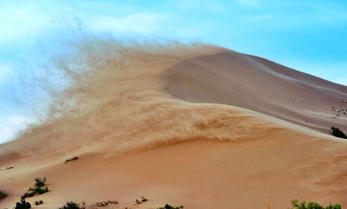 Alertan sobre llegada a NL de los polvos del Sahara