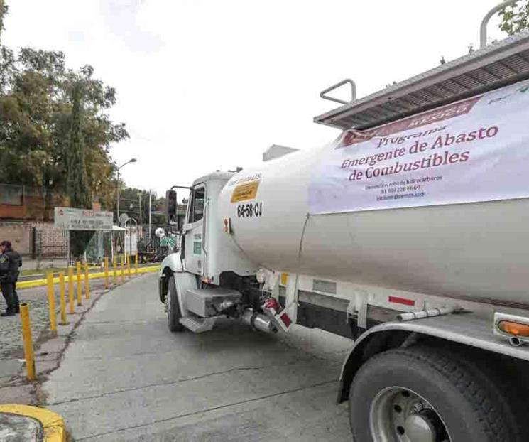 Militares operan 892 pipas de combustible de Pemex