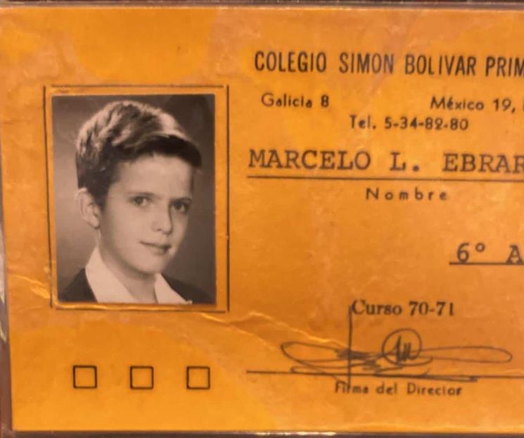Marcelo Ebrard comparte credencial de sexto de primaria