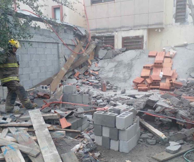 Se derrumba placa de concreto en Escobedo