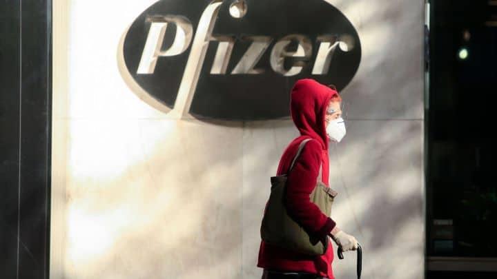 Pfizer ofrecerá medicamentos y vacunas de bajo costo