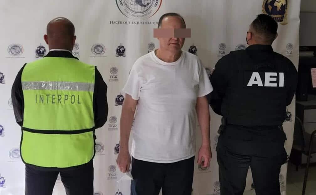 Llega extraditado desde EU ex gobernador de Chihuahua