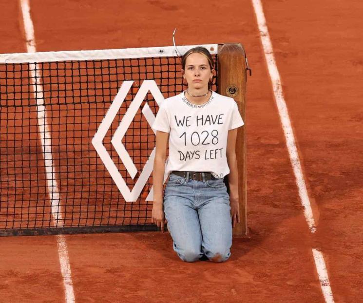 Protesta mujer en plena semifinal del Roland Garros