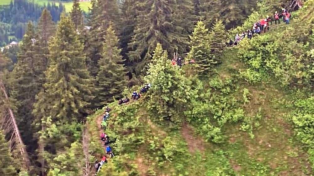 Rescatan en los Alpes a 107 niños y profesores