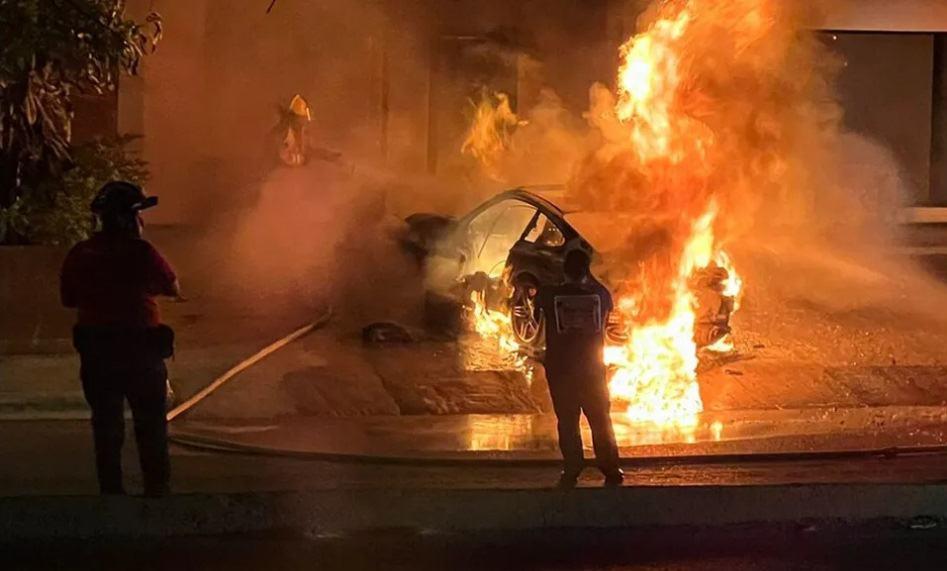 Se incendia auto en San Pedro