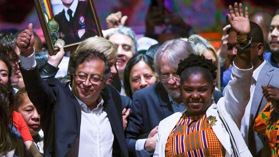Festeja AMLO triunfo de izquierda en Colombia