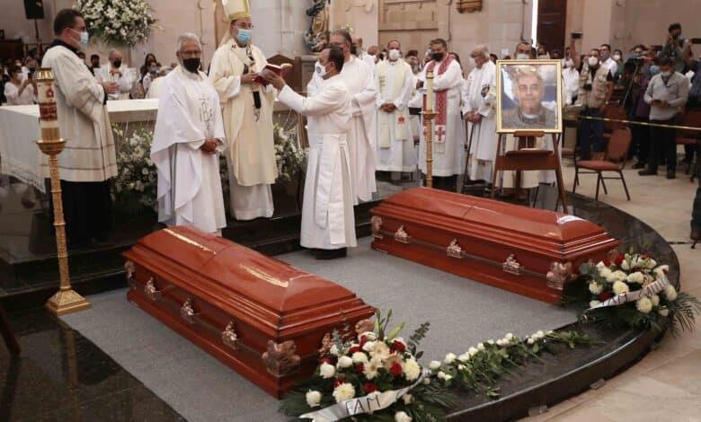 Despide comunidad a jesuitas asesinados en Chihuahua
